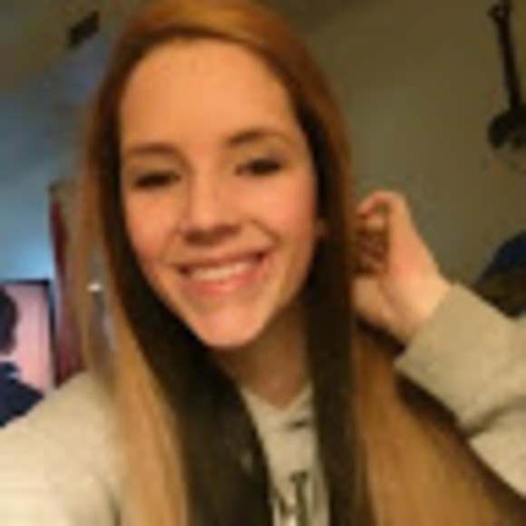 Meet your Posher, Erica - Picture 1 of 2